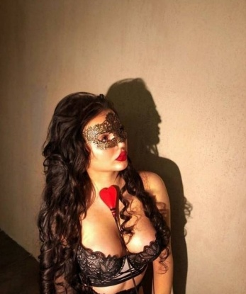 Роскошная брюнетка с изысканными формами приглашает щедрого мужчину на встречу, полную страсти и желания. Со мной вы почувствуете всю гамму удовольствия и погрузитесь в мир неземных наслаждений. Встреча прошла исключительно в атмосфере взаимного уважения и согласия. 3679, 21 год